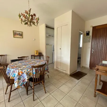 Apartmán Rdc Avec Jardin A 500m De La Et 800m Des Commerces - Fr-1-361-493 *